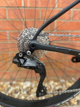 Load image into Gallery viewer, Berria Belador 7.1 105 Di2 Black/Black
