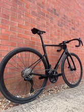 Load image into Gallery viewer, Berria Belador 7.1 105 Di2 Black/Black
